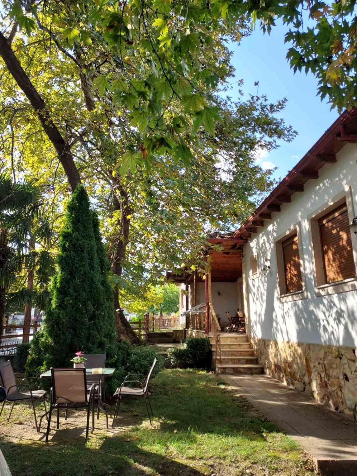 Guesthouse Platon Orma Bagian luar foto