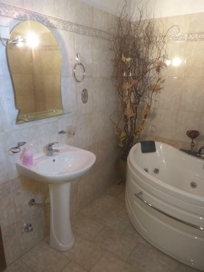 Guesthouse Platon Orma Bagian luar foto