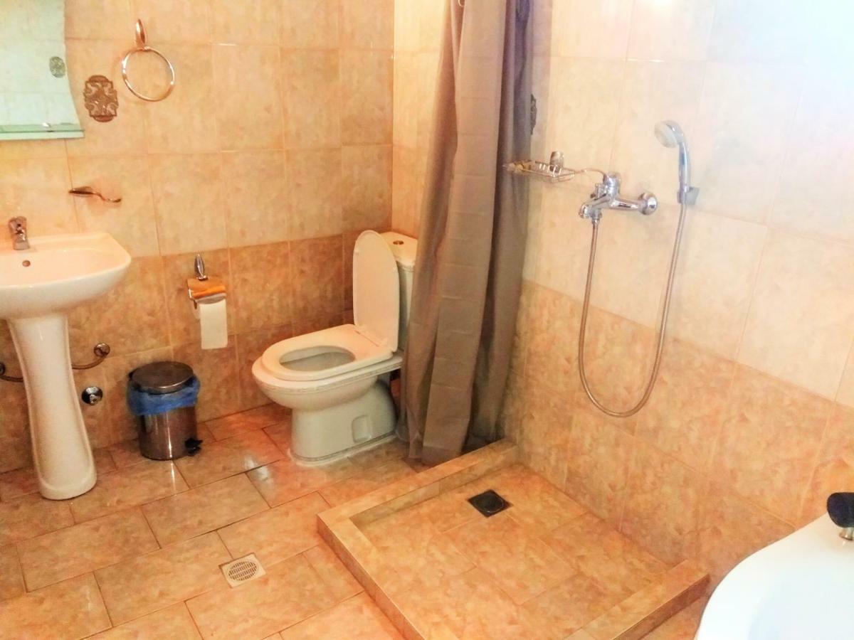 Guesthouse Platon Orma Bagian luar foto